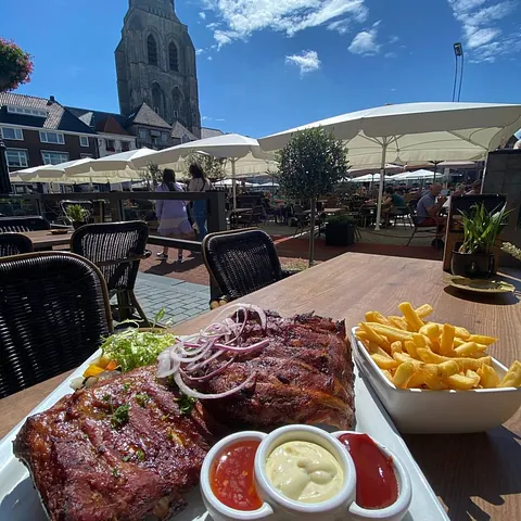 Gezelligheid kent geen tijd in Grand Café Hotel de Bourgondiër